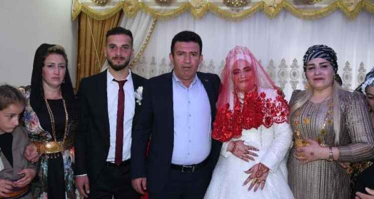 Aşiret lideri düğünler için limit koydu, uygulamaya kızından başladı