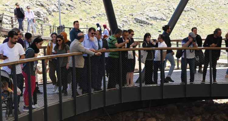 Vali Ayhan Göbeklitepe’yi gezip yetkililerden bilgi aldı