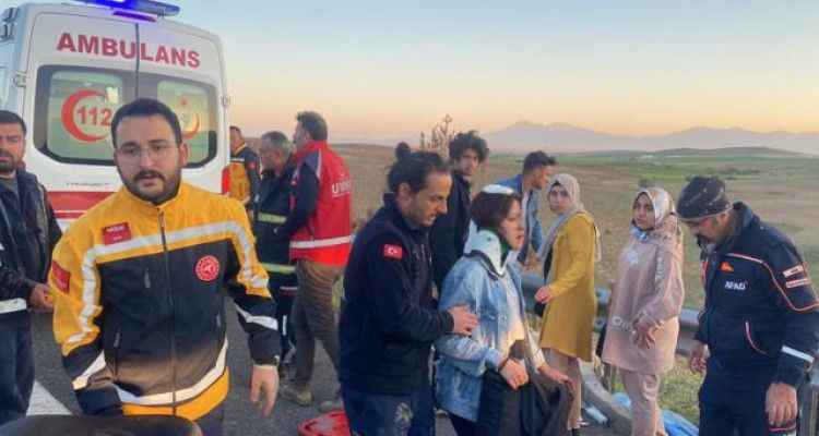 Öğrencileri Taşıyan Otobüs Devrildi! 3 Ölü 41 Yaralı