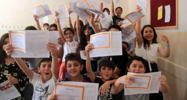 Urfa’da 685 bin öğrencinin karne heyecanı