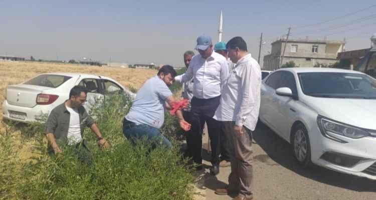 Urfa’da kaza yapan sürücünün yardımına Başkan Kuş koştu