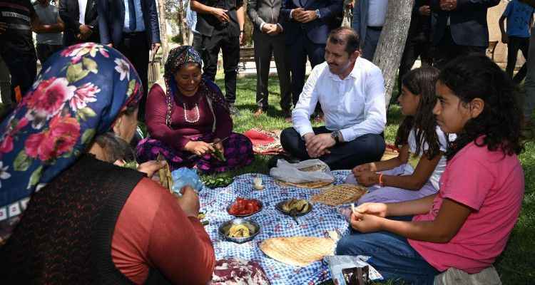 Vali Ayhan İlçe ziyaretlerinde sıra Harran’da