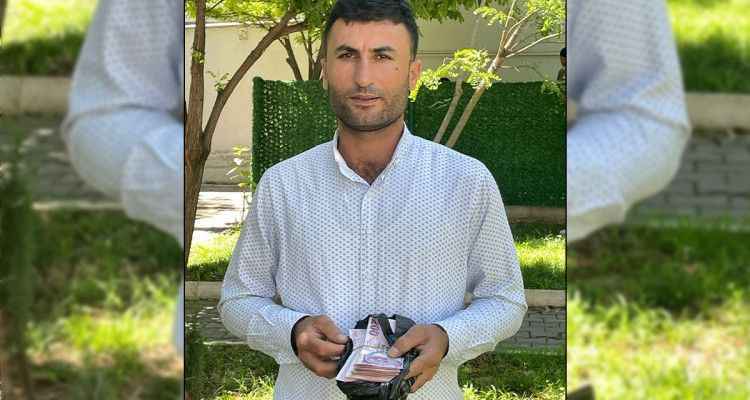 Urfa'da Poşet dolusu parayı sahibine teslim etti