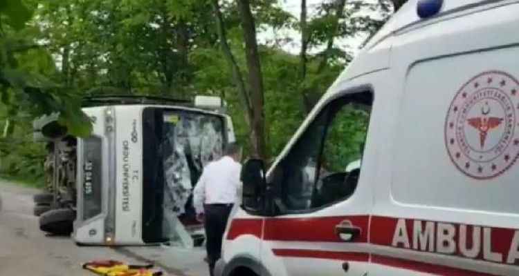 Öğretim görevlilerini taşıyan midibüs kaza yaptı: Dekan öldü, 19 yaralı