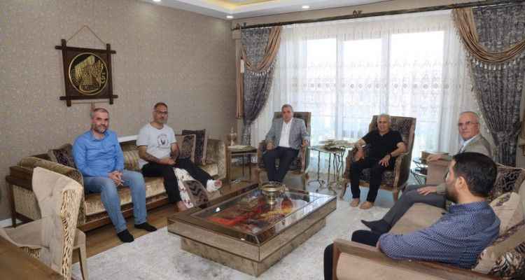 Ayağı Kırılan Belediye Başkanı Mehmet Kuş'a Ziyaret