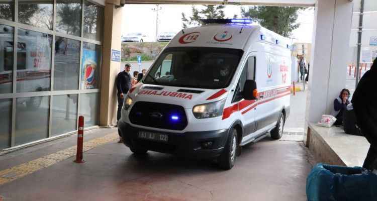 Şanlıurfa'da iki otomobil çarpıştı: Yaralılar var