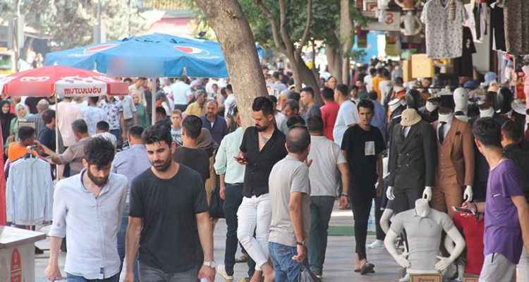 Urfa’da çarşıda arefe telaşı