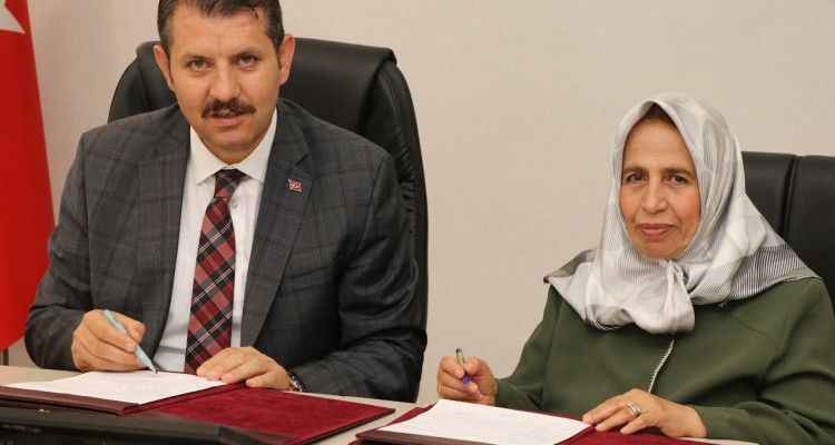 Tüm birikimini eğitime bağışladı