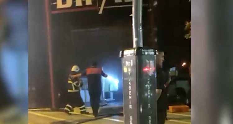 Urfa’da giyim mağazasında çıkan yangın korkuttu