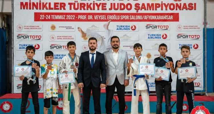 Afyonkarahisar’da Şanlıurfa rüzgarı esti