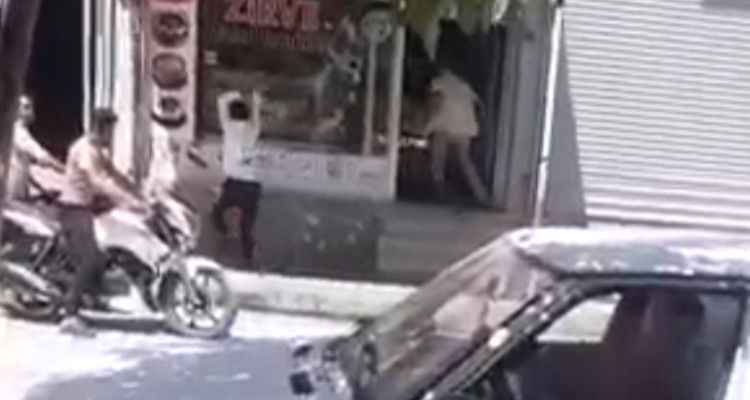 Akçakale’de belediye başkanının yakınına ait iş yerine sopalı balyozlu saldırı