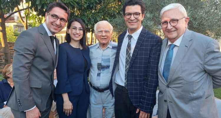 Urfa’da görevli doktora başarı ödülü