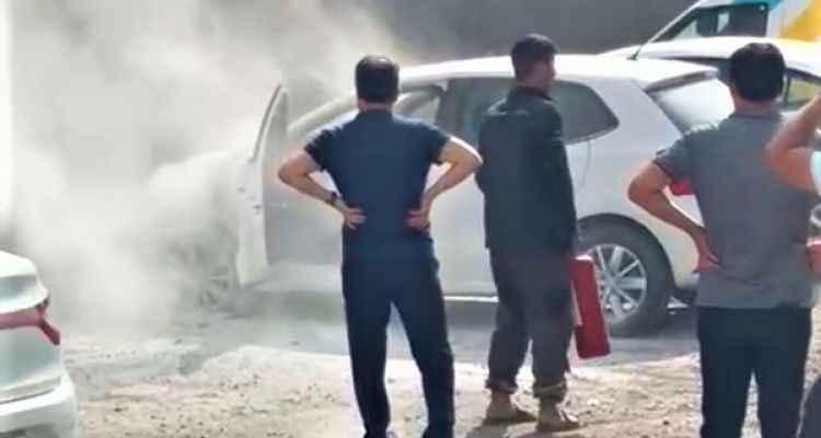 Şanlıurfa'da Park halindeki otomobilde yangın! Çevredeki vatandaşlar müdahale etti