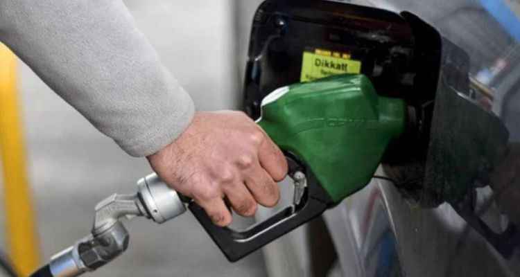 Petrol Fiyatları Düştü! Akaryakıta indirim devam edecek mi?