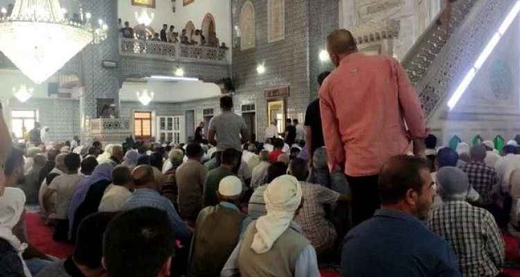 Şanlıurfa Dergah Camisi'nde gerginlik! İmam Suriyelilerden bahsedince