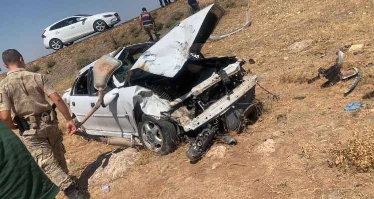 Şanlıurfa'da Otomobil Şarampole Devrildi 2 Yaralı