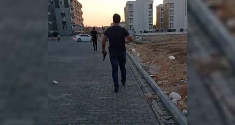Urfa'da polis ve şüpheli arasında kovalamaca! Silah sesleri yükseldi...