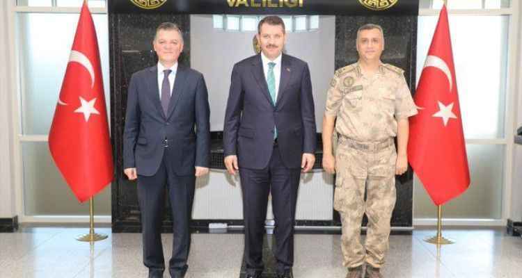 Görev yerleri değişen isimlerden Vali Ayhan’a veda ziyareti