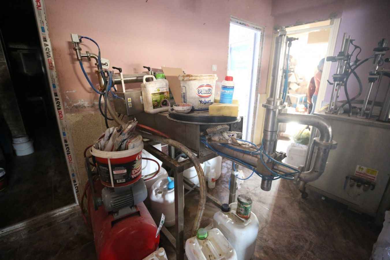 Eyyübiye'de yüz binlerce paket sahte zirai ilaç ele geçirildi! Soruşturma başlatıldı