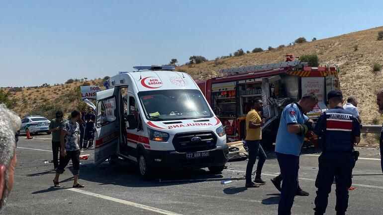 Katliam gibi kaza: 15 ölü, 22 yaralı