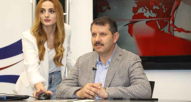 Vali Ayhan kameralar karşısına geçip haber sundu