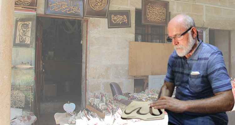 Merakla başladığı sanatın ustası oldu