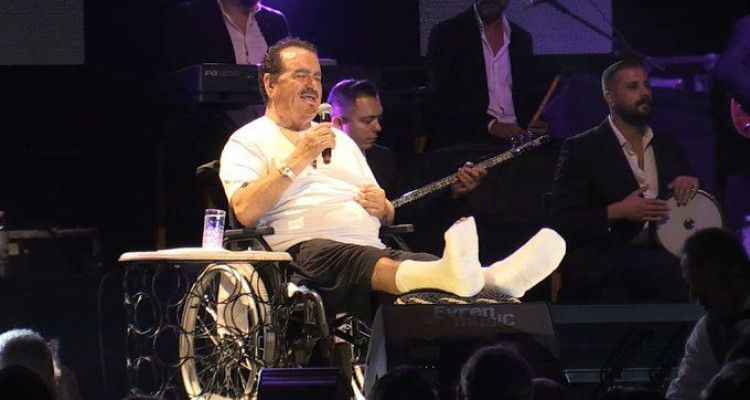İbrahim Tatlıses, sargılarıyla sahnede: Allah bitti demeden bitmez!