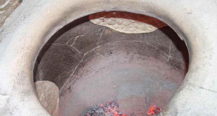 Suriyeliler tandır ekmeği geleneğini Urfa’da sürdürüyor