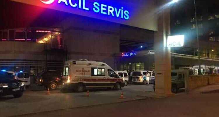 Kamyonet ile hafif ticari araç çarpıştı: 2 çocuk öldü; 5 kişi ağır yaralandı