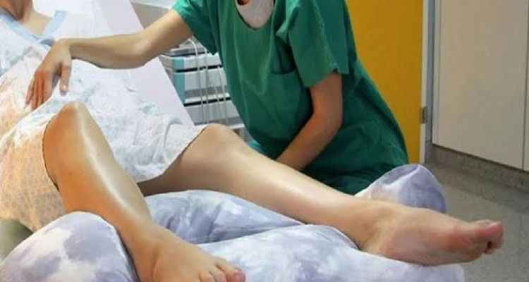 Hamile kadının karnını açan doktor, bebeği görünce doğumdan vazgeçti