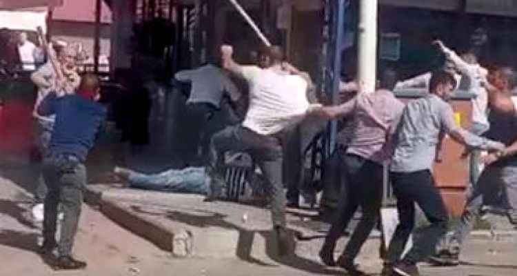 Akrabalar Arasında Minibüs Kavgası! 8 Yaralı