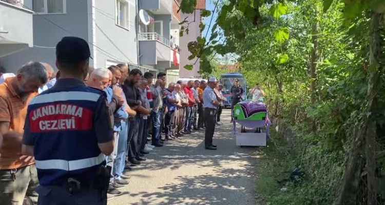 Köpeklerin saldırısı sonucu ölen yaşlı kadın defnedildi