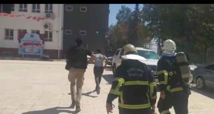 Şanlıurfa’da tören yapılan okulda yangın paniği