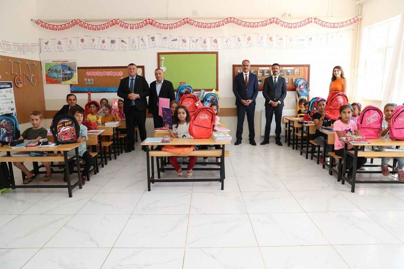 EYYÜBİYE BELEDİYESİ EĞİTİM DESTEKLERİNE BAŞLADI