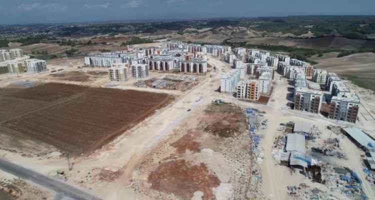 6 bin 356 sosyal konutun inşa edileceği ilimizde banka önlerinde uzun kuyruklar var