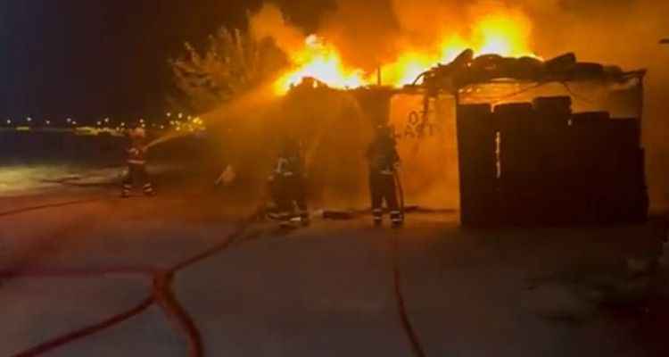 Şanlıurfa'da iş yeri alevler içinde kaldı