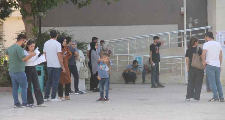 Milyonlarca aday ter döküyor! İptal edilen KPSS başladı