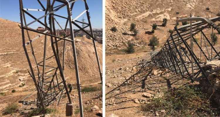 Urfa’da demirleri çalınan elektrik direkleri devrildi