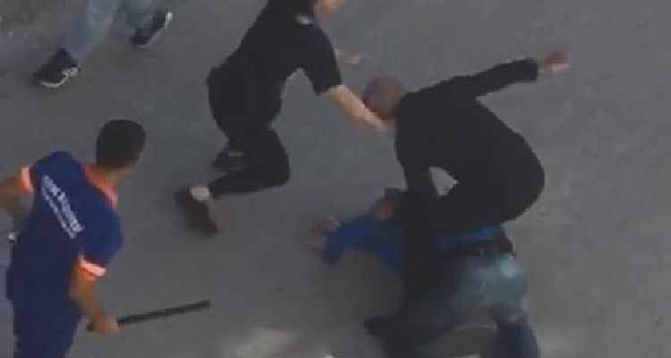 Boşanma aşamasındaki eşinin işyerine gelen kişi çevredekilerce darbedildi, dayaktan eşi kurtardı
