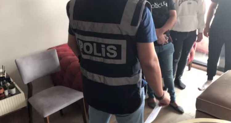 Kendilerini banka çalışanı olarak tanıtarak telefon dolandırıcılığı yapan 7 kişi tutuklandı