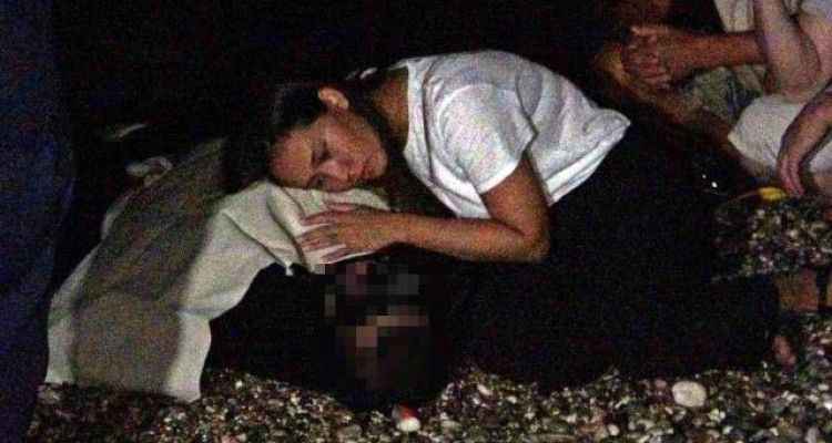 Bu acıya yürek dayanmaz! Kardeşinin cansız bedenine sarılıp hüngür hüngür ağladı
