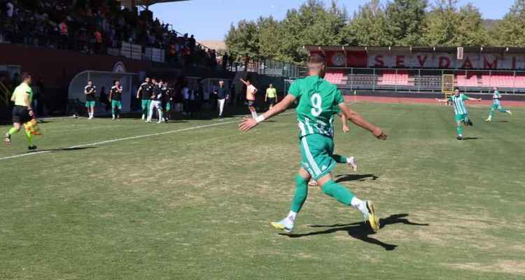 Karaköprüspor 3 puanı 3 golle aldı