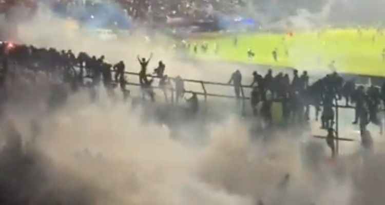 Futbol'da Katliam Taraftarlardan 174 Kişi Hayatını Kaybetti, 180 Kişi Yaralandı