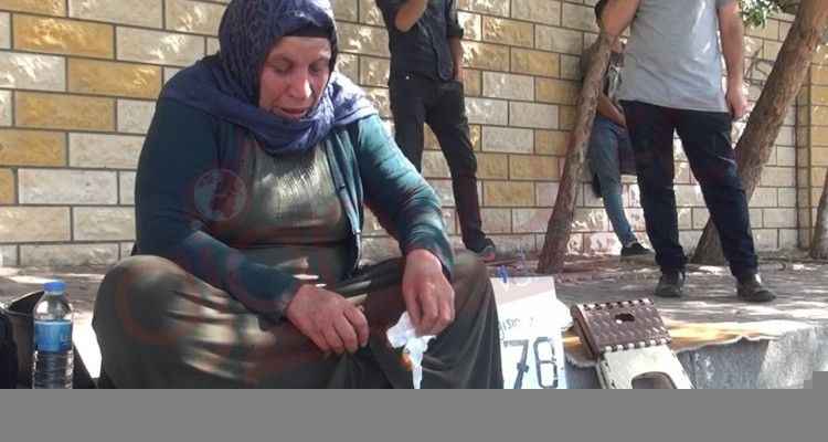Urfa'da Adalet nöbeti köşeleri değiştirilen Emine Şenyaşar kendini yakmak istedi