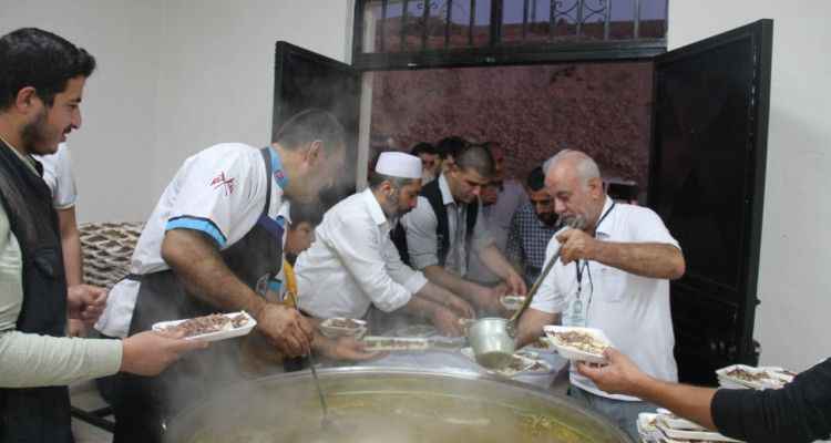Şanlıurfa’da Mevlit Kandili nedeniyle 2 bin kişiye tirit ikram edildi