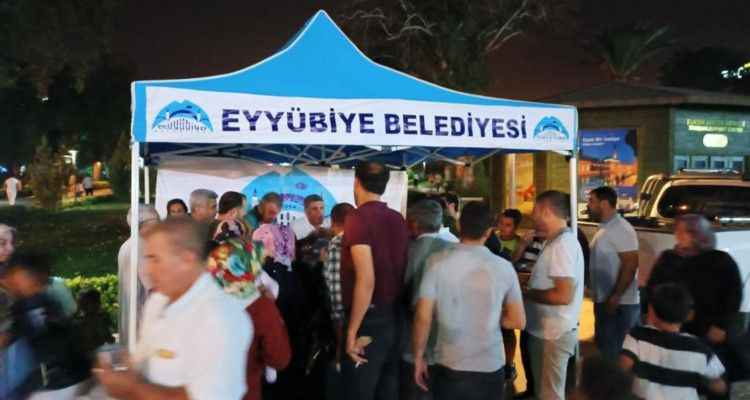 EYYÜBİYE BELEDİYESİ KANDİL GECESİ BİNLERCE VATANDAŞA İKRAMDA BULUNDU