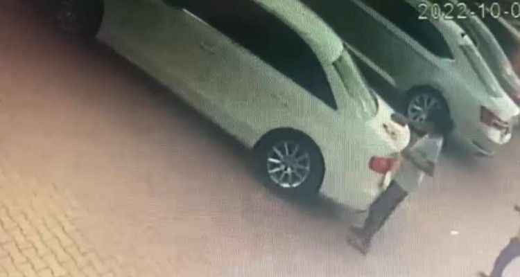 Urfa’da otoparktaki araçları çizdiler!