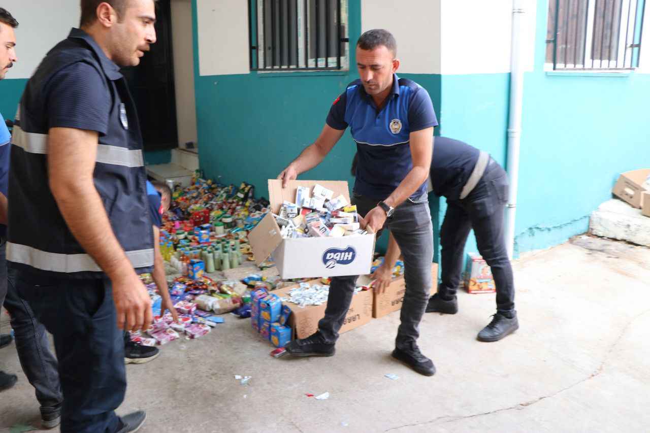 Şanlıurfa'da son kullanma tarihi geçmiş 5 bini aşkın ürün imha edildi