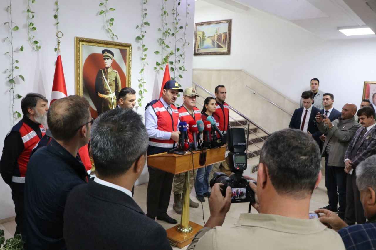 Vali Ayhan isyan etti! İspat edin ben bu işi bırakırım