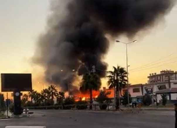 Şanlıurfa'da Balıkçıda, Düğün salonunda ve markette yangın çıktı